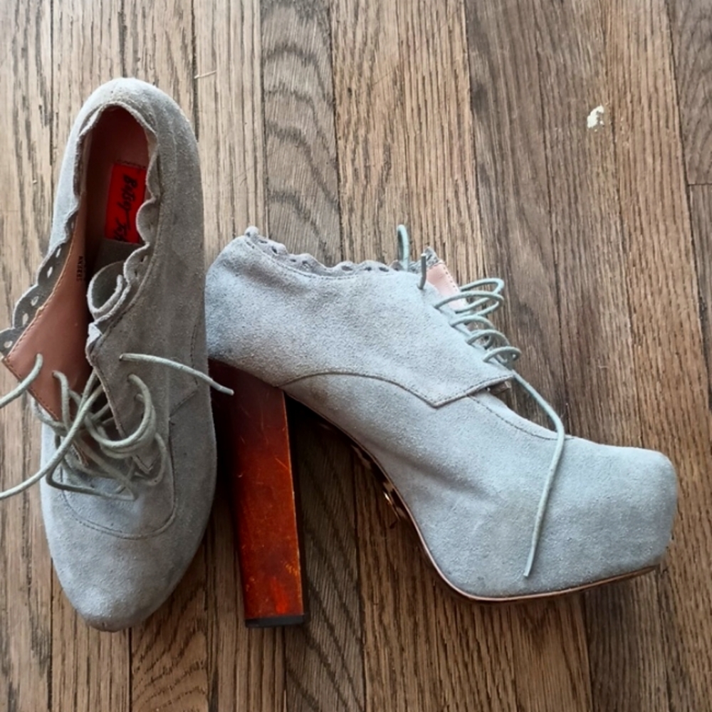 Shoes used